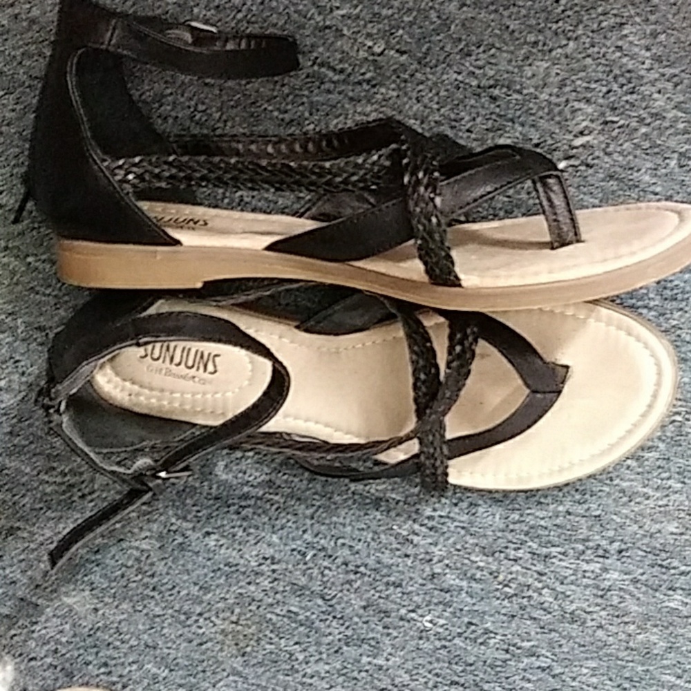 Black Sunjuns by Bass & Co sandals